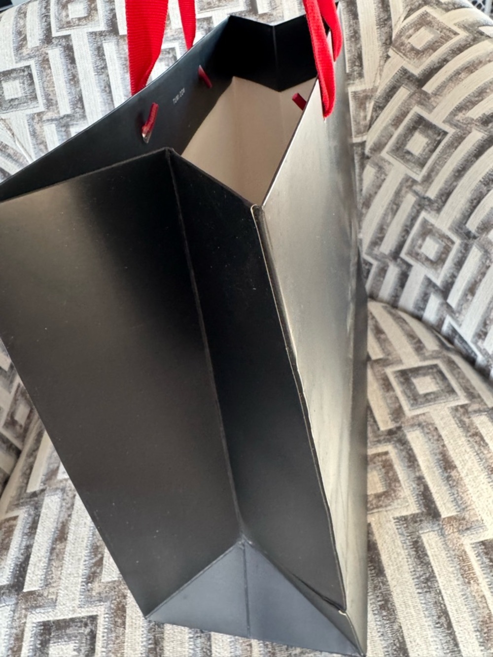 NWOT Tumi Women’s Black Shopping Bag/Gift Bag with Red Ribbon Handles - Picture 5 of 9